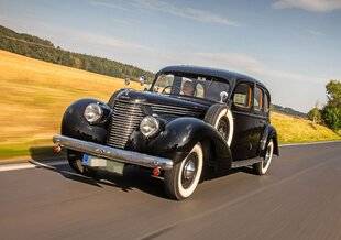 Auto Plus 1923 Auto Plus Classiques : La Skoda Superb renouvelée (1939)