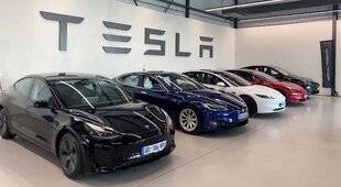 Auto Plus 1924 Acheter une voiture d’occasion - Tesla : enfin de bonnes affaires en occasion ?