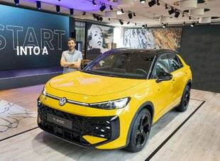 Auto Plus 1934 Les nouveautés : Le Volkswagen T-Roc affronte le Peugeot 2008 et le Renault Captur