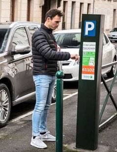 Auto Plus 1935 L’événement - Business du stationnement payant : qui se gave le plus ?