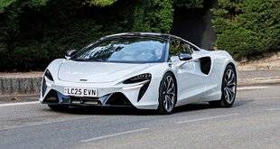 Auto Plus 1935 On a tout essayé ! : La McLaren Artura Spider de 700 ch