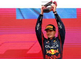 Auto Plus 1935 Le sport Formule 1 : Verstappen toujours en course pour le titre