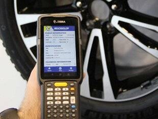 Auto Plus 1936 Les news : DES PUCES RFID DANS LES ROUES - Le mouchard de pneu arrive !