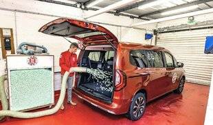 Auto Plus 1936 Le chiffre à retenir : 260 dm3, coffre en config. 7 pl.