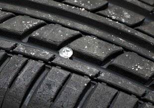 Auto Plus 1936 Les coachs Auto Plus : Réparer un pneu avec une mèche