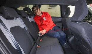 Auto Plus 1942 Le chiffre à retenir : 78 cm, longueur d'assise AR