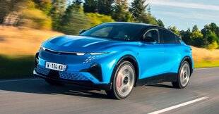 Auto Plus 1942 Une Alpine au format XXL