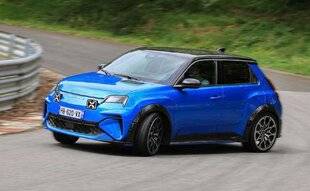 Auto Plus 1942 Sport, chic… Et maligne ?