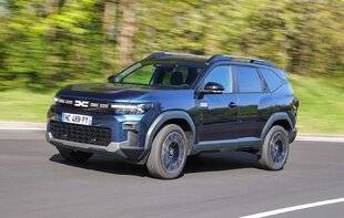 Auto Plus 1942 Le haut de gamme Dacia