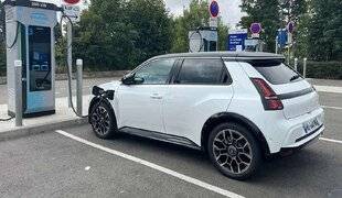 Auto Plus 1942 Joli service