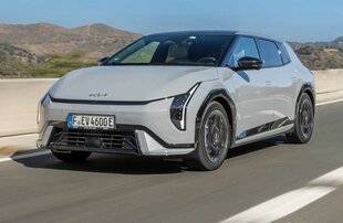 Auto Plus 1942 Sacré outsider !