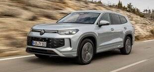 Auto Plus 1942 De l'espace, mais…