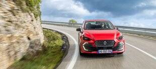 Auto Plus 1943 Panoramique : La Renault Clio 1.8 E-Tech full hybrid Techno de 160 ch