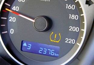 Auto Plus 1943 Les coachs Auto Plus : Que faire si le voyant de détection de sous-gonflage s’allume ?