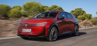 Auto Plus 1951 Les nouveautés : La future Peugeot 208 électrique