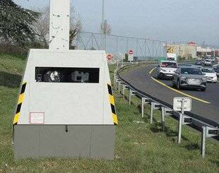 Auto Plus 1952 2 519 emplacements de radars autonomes en France !