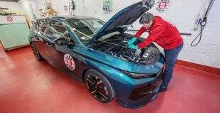 Auto Plus 1952 813 km d'autonomie autoroutière pour la Peugeot 308 1.2 Hybrid e-DCS6 (145 ch)