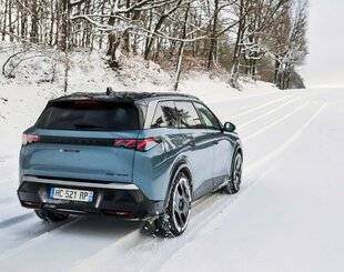 Auto Plus 1953 Aussi à l'aise sur le bitume que sur la neige