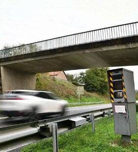 Auto Plus 1956 La non-assurance “flashée” par les radars