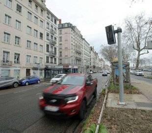 Auto Plus 1958 En ville, les radars urbains fleurissent déjà