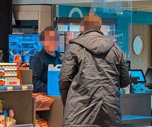 Auto Plus 1958 Les stations-service rendent-elles encore service à leurs clients ?