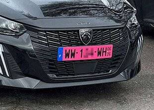 Auto Plus 1959 Plaques WW roses : des verbalisations injustifiées ?