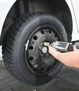 Auto Plus 1959 Astuces - Pneus hiver/pneus été : c'est le moment de les permuter !