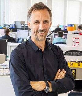 Auto Plus 1960 L'édito : Les conducteurs prêts à la “volt-face” ?