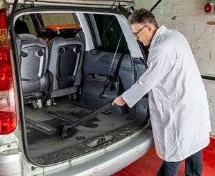 Auto Plus 1962 Tuto : Bien nettoyer vos sièges et moquettes