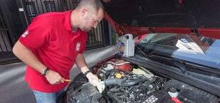 Auto Plus 1965 L’info utile - Avant les grands week-ends de mai - Contrôle des niveaux : un geste simple et nécessaire