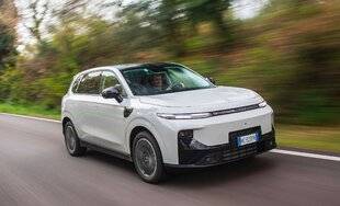 Auto Plus 1966 Détaillé : Le SUV Leapmotor B10 1.5 e-Hybrid de 218 ch