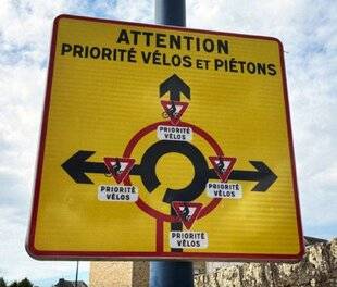 Auto Plus 1970 Priorité aux vélos et aux piétons