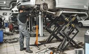 Auto Plus 1971 Dossier : Les 361 Garages Confiance 2026