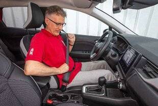 Auto Plus 1974 Tuto : Améliorez votre position de conduite