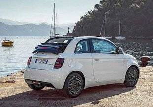 Auto Plus 1975 La Fiat 500 Cabrio s'offre la Dolcevita