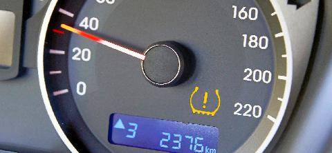Auto Plus 1977 Voyant allumé : puis-je encore rouler ?