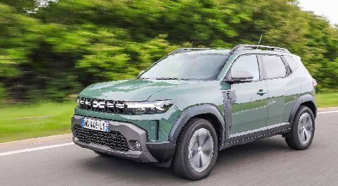 Auto Plus 1978 Un baroudeur 4x4 abordable Dacia Duster