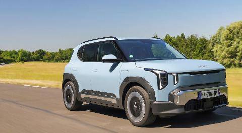 Auto Plus 1978 Un petit écolo pratique et sympathique Kia EV2