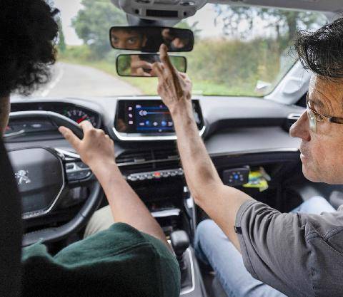 Auto Plus 1978 Délais d’attente au permis de conduire Encore des mesurettes