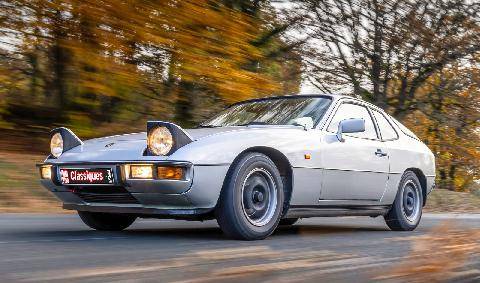 Auto Plus 1983 Il y a 51 ans, Porsche osait la 924 à quatre cylindres Elle se voulait moins exclusive…
