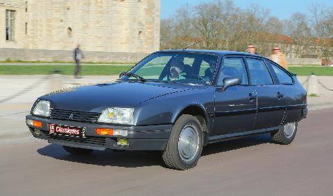 Auto Plus 1984 Il y a 40 ans, Citroën sortait la CX en version Turbo 2Attention elle pousse fort, la mamie !