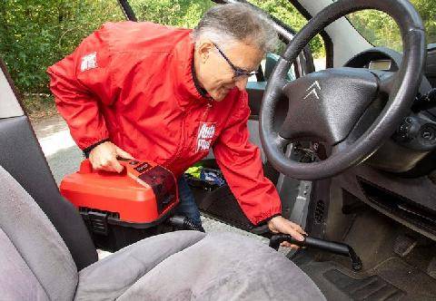 Auto Plus 1986 Réparez les dégâts dans l’habitacle