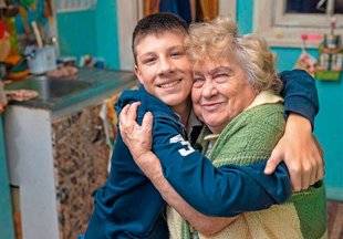 Nous Deux 3946 «Comment me comporter avec mon petit-fils ado»