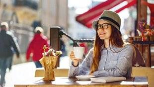 Nous Deux 4064 Tension sur le café