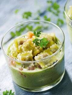 Nous Deux 4069 Gaspacho au concombre et ravioles croustillantes au basilic (pour 4 personnes)