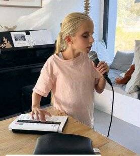 Nous Deux 4071 La reine du karaoké