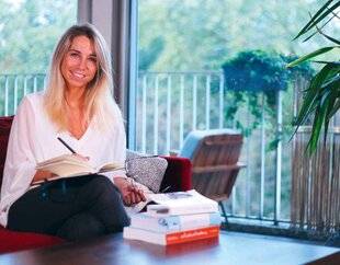 Nous Deux 4073 Léa « Je suis écrivaine publique spécialisée dans le courrier sentimental »