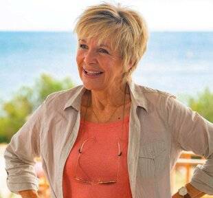 Nous Deux 4077 Véronique campe au paradis
