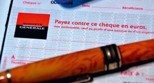 Nous Deux 4078 Le chéquier bientôt relégué au musée ?