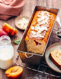 Nous Deux 4079 Cake sans farine aux pommes, nectarines et amandes